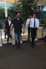 Anil Kapoor snapped at airport in Mumbai on 18th Feb 2016  (6)_56c6e646dd724.JPG
