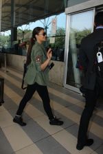 Jacqueline Fernandez snapped at airport in Mumbai on 19th Feb 2016 (12)_56c84bf43979e.JPG