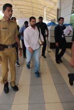 Aamir Khan snapped at Airport on 20th Feb 2016 (66)_56c964f27da2d.JPG