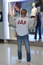 Ranveer Singh at Gap Jeans store launch in Mumbai on 20th Feb 2016 (25)_56c966c61e7b5.JPG