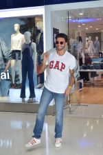 Ranveer Singh at Gap Jeans store launch in Mumbai on 20th Feb 2016 (34)_56c966d192e36.JPG