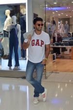 Ranveer Singh at Gap Jeans store launch in Mumbai on 20th Feb 2016 (36)_56c966d4861b6.JPG