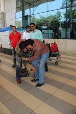 Sunil Shetty, Gulshan Grover snapped at Airport on 20th Feb 2016 (83)_56c9653639515.JPG
