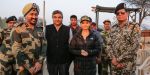  Aishwarya Rai Bachchan spends time with BSF soldiers on 25th Feb 2016 (1)_56cff0be6913e.jpg