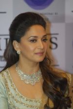 Madhuri Dixit ties up with PNG Jewellers to launch her jewellery line TIMELESS  in pune on 26th Feb 2016 (10)_56d13e19c3676.jpg