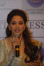 Madhuri Dixit ties up with PNG Jewellers to launch her jewellery line TIMELESS  in pune on 26th Feb 2016 (18)_56d13e26665b7.jpg