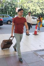 Shaan snapped at the airport in Mumbai on 26th Feb 2016 (5)_56d18a52b05a7.JPG