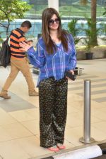 Kainaat Arora snapped at airport on 27th Feb 2016 (18)_56d2c4b262d8f.JPG