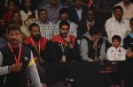 Abhishek Bachchan and Amitabh Bachchan at prokabaddi match on 28th Feb 2016 (39)_56d53c105c0d3.JPG