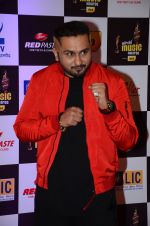 Honey Singh at radio mirchi awards red carpet in Mumbai on 29th Feb 2016 (128)_56d59e76c10e6.JPG