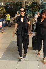 Karisma Kapoor snapped at airport on 1st March 2016 (42)_56d69509b2fe1.JPG