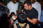 Salman Khan at dinner party in Mumbai on 2nd March 2016 (122)_56d8461ca8802.JPG