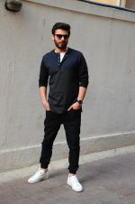 Fawad Khan at Kapoor N Sons promotions at Johar_s office on 3rd March 2016 (27)_56d9a8a8037f8.JPG