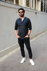 Fawad Khan at Kapoor N Sons promotions at Johar_s office on 3rd March 2016 (36)_56d9a8b6d9525.JPG
