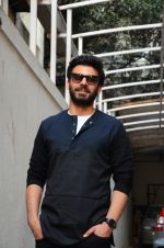 Fawad Khan at Kapoor N Sons promotions at Johar_s office on 3rd March 2016 (50)_56d9a8c417ee6.JPG