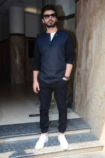 Fawad Khan snapped outisde radio station on 3rd March 2016 (33)_56d9aafdd3d63.JPG