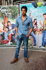 Sidharth Malhotra at Kapoor N Sons promotions at Johar_s office on 3rd March 2016 (83)_56d9a9058b2c2.JPG