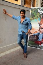 Sidharth Malhotra at Kapoor N Sons promotions at Johar_s office on 3rd March 2016 (86)_56d9a908e7f6e.JPG