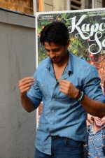 Sidharth Malhotra at Kapoor N Sons promotions at Johar_s office on 3rd March 2016 (96)_56d9a91424160.JPG