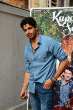 Sidharth Malhotra at Kapoor N Sons promotions at Johar_s office on 3rd March 2016 (98)_56d9a91657369.JPG