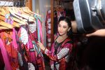 Karisma Kapoor at Fuel Fashion Store on 4th March 2016 (21)_56daf2eb7032f.JPG