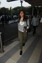 Alia Bhatt snapped at airport on 5th March 2016 (27)_56dc2075ac19e.JPG