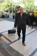 Mahesh Bhatt snapped at airport on 5th March 2016 (33)_56dc20ea9df7d.JPG