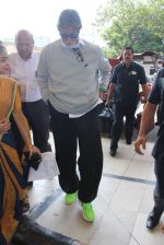 Amitabh Bachchan snapped at airport on 6th March 2016 (10)_56dd2b49dc738.JPG