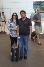 Johnny Lever snapped at airport on 6th March 2016 (8)_56dd2b59ce43e.JPG