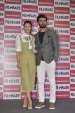 Alia Bhatt and Fawad Khan at Filmfare cover launch on 7th March 2016 (36)_56deb232beb3f.JPG