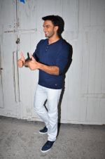Ranveer Singh snapped post photo shoot on 9th March 2016 (10)_56e165bbeb7c0.JPG