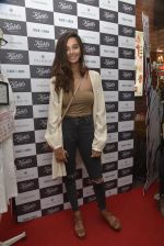 Shibani Dandekar at a Special Charity Project by Kiehl_s on 9th March 2016 (53)_56e16cd6a670a.JPG