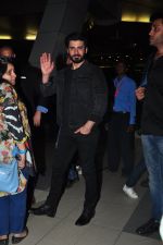 Fawad Khan return from Kapoor & Sons promotions on 10th March 2016 (43)_56e26dde7378f.JPG