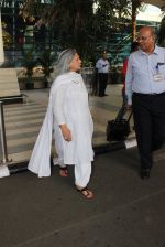 Jaya Bachchan snapped at airport on 11th March 2016 (54)_56e407f52d36b.JPG