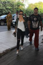 Alia Bhatt snapped at the airport on 12th March 2016 (22)_56e5514f0a1e3.JPG