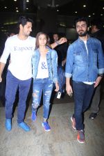 Alia Bhatt, Sidharth Malhotra and Fawad Khan promote Kapoor N Sons after they return from Bangalore on 12th March 2016 (2)_56e5519d12ec3.JPG