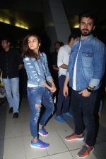 Alia Bhatt, Sidharth Malhotra and Fawad Khan promote Kapoor N Sons after they return from Bangalore on 12th March 2016 (23)_56e551d9db1bd.JPG
