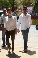 Dia Mirza attend Emraan Hashmi_s mothers funeral on 13th March 2016 (17)_56e575336f980.JPG