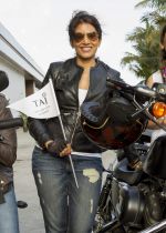 Sonali Kulkarni on harley davidson for taj lands end on 13th March 2016 (1)_56e6a39f5c052.jpg