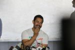Aamir Khan celebrated his birthday with media on 14th March 2016 (31)_56e7e931c4722.JPG