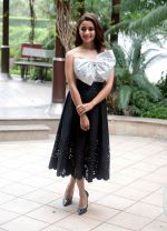 Alia Bhatt at Kapoor N Sons Delhi photo shoot on 15th March 2016 (52)_56e97231c568e.jpg