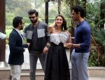 Alia Bhatt, Sidharth Malhotra, Fawad Khan at Kapoor N Sons Delhi photo shoot on 15th March 2016 (43)_56e9723e2b637.jpg