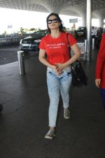 Zarine Khan snapped at airport on 15th March 2016 (17)_56e96dd4df547.JPG