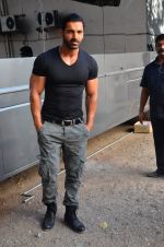 John Abraham snapped in Mumbai on 16th March 2016 (12)_56ea5a324be54.JPG