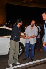 Shahrukh Khan leave for TOIFA on 16th March 2016 (42)_56ea543621c33.JPG