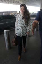 Kareena Kapoor snapped at airport on 17th March 2016 (46)_56ebe9e854dcf.JPG