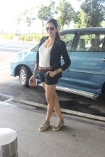 Sonnalli Seygall snapped at airport on 17th March 2016 (90)_56ebeafa332d6.JPG