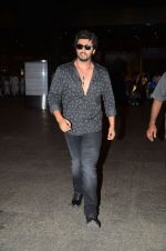 Arjun Kapoor returns from Chandigargh on 18th March 2016 (8)_56ed407a89130.JPG