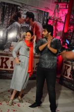 Kareena Kapoor and Arjun Kapoor exclusive photo shoot on 20th March 2016 (30)_56efbea3a3353.JPG