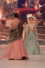 Model walk the ramp for Manish Malhotra_s show at CPAA Fevicol SHOW on 20th March 2016 (214)_56f00412c84fe.JPG